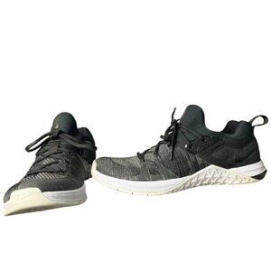 Nike Women's 11.5 Metcon Flyknit Sneaker Gray Black Athletic Lifting Crossfit‎